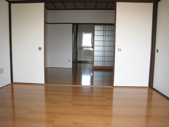 髙島モータービル