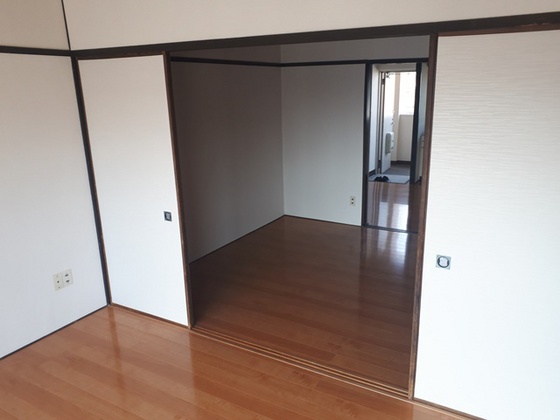 髙島モータービル