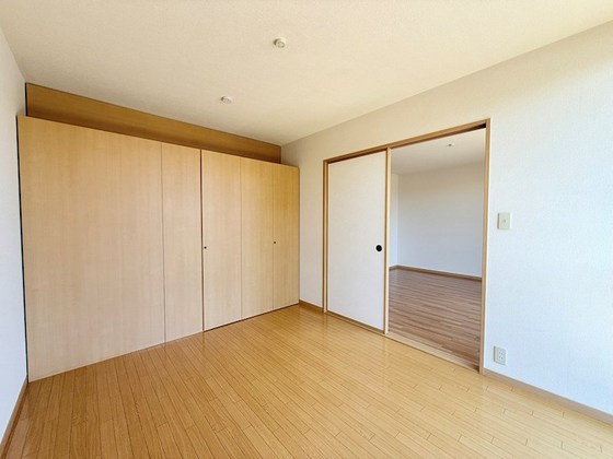 パインパレス E