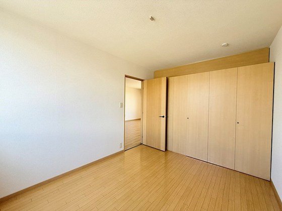 パインパレス E