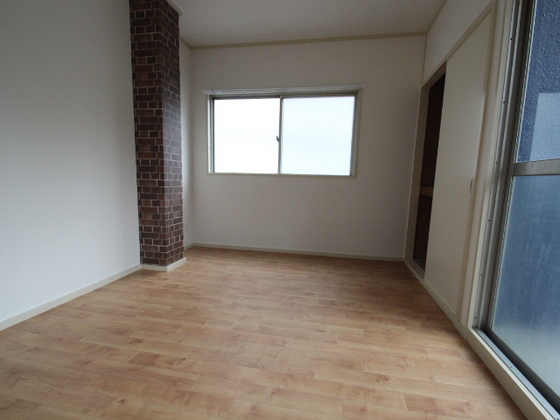 ブルックス駅前