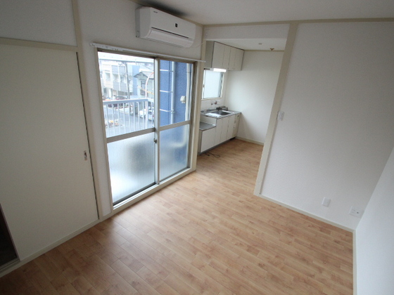 ブルックス駅前