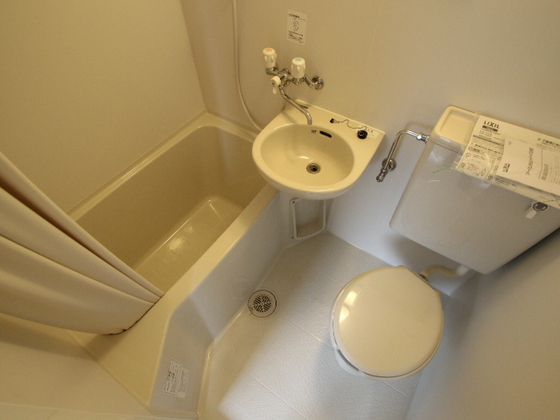 ブルックス駅前