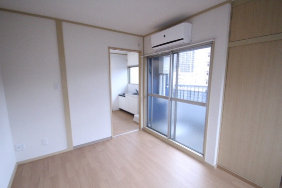 ブルックス駅前