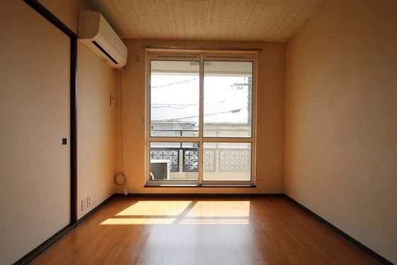 ニューハウン D棟