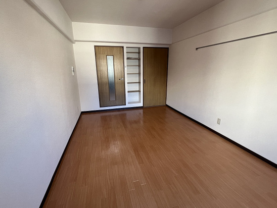 アレグリア内山下