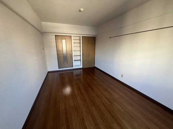 アレグリア内山下