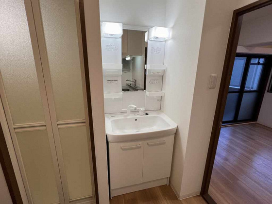 アレグリア内山下