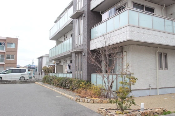 シャーメゾンガーデンズ上中野