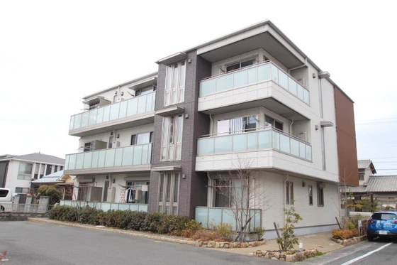 シャーメゾンガーデンズ上中野