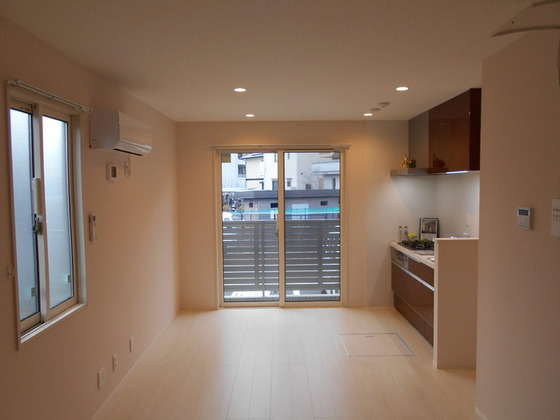 セシールカニハラ