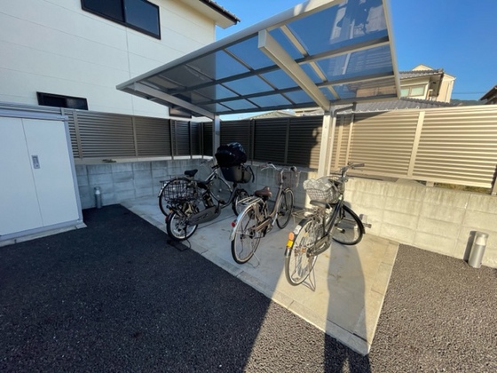 セシールカニハラ