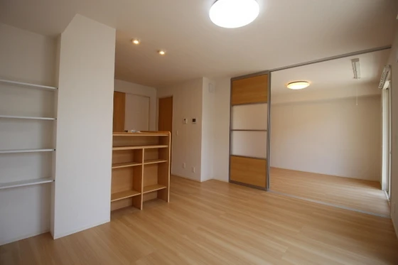 フローレス平田