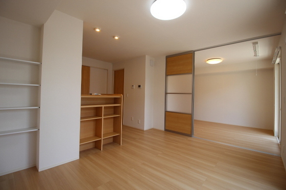 フローレス平田