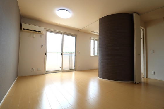 メゾン エミグラント B棟