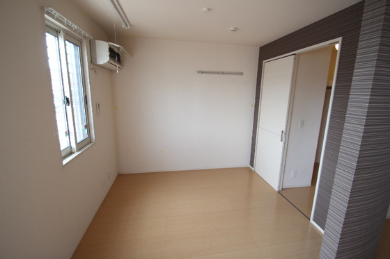 メゾン エミグラント B棟