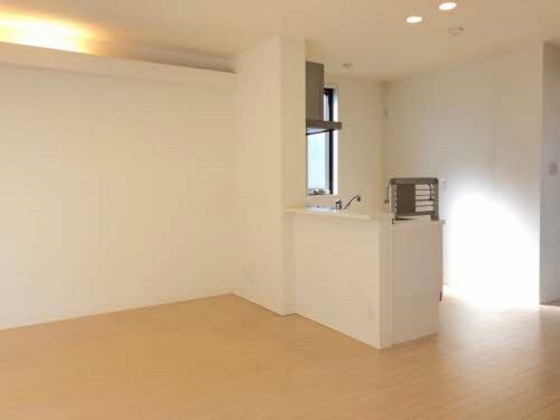 ラ・ルミエール エスト