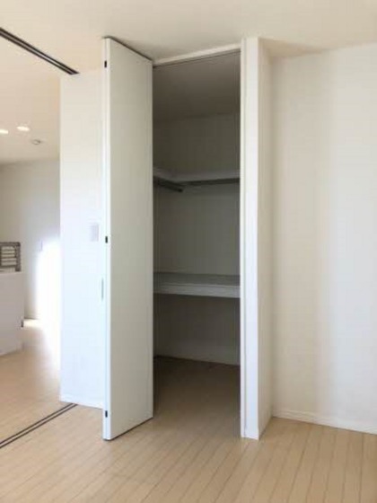 ラ・ルミエール エスト