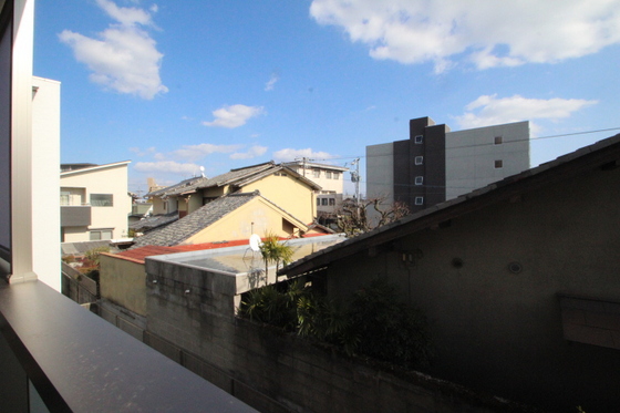 アズール庚午北