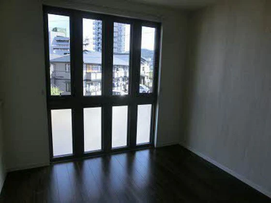 サリアンコート川田