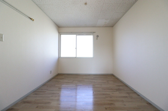 プレジール小野 E棟