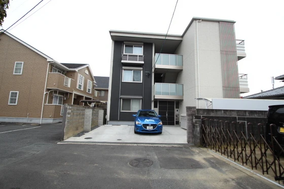 ラルーチェ学南町