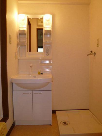 ラフィネ内山下