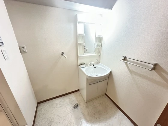 ニューヴァレイ船越 A棟