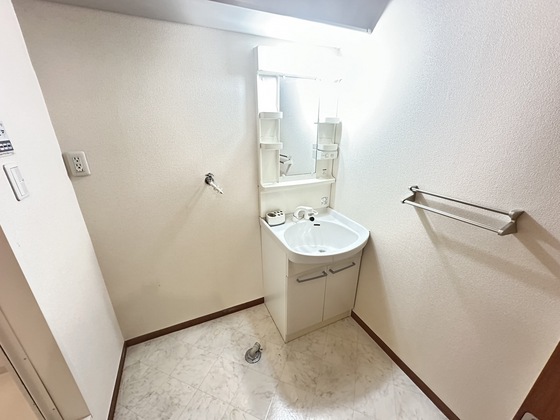 ニューヴァレイ船越 A棟