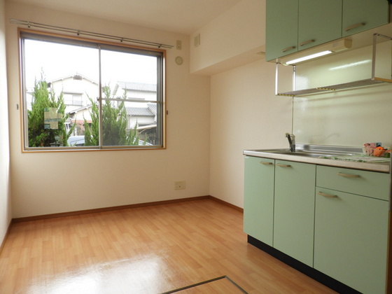 リースランド福島 A棟