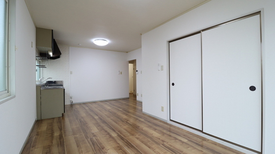 シャトル新福 A棟