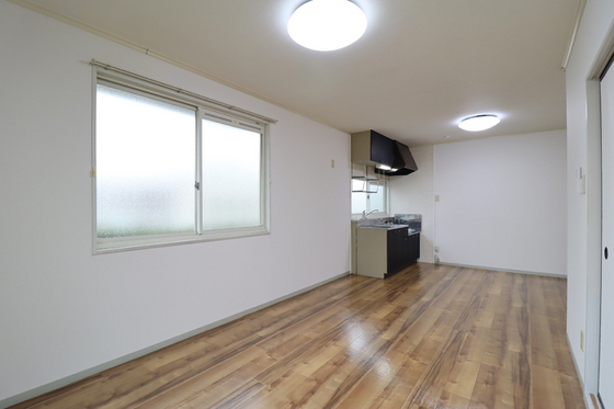 シャトル新福 A棟