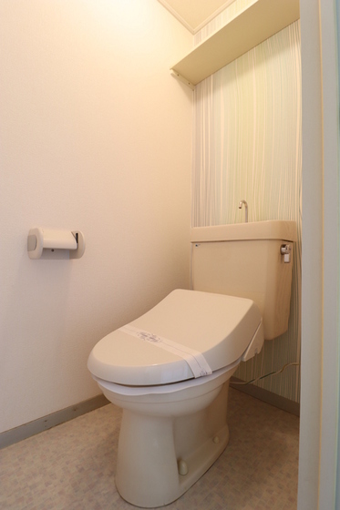 シャトル新福 A棟