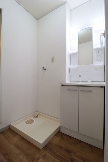 シャトル新福 A棟