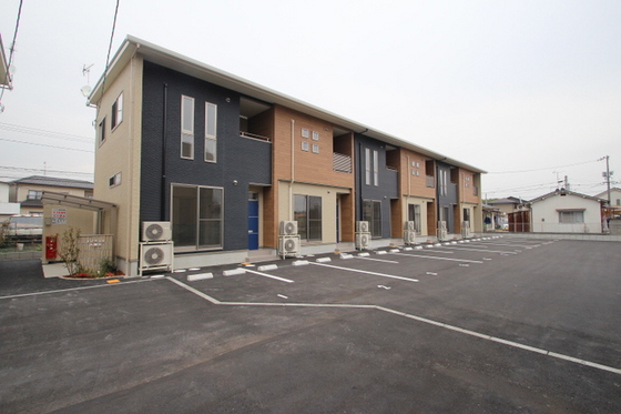 メゾネット八幡 B棟