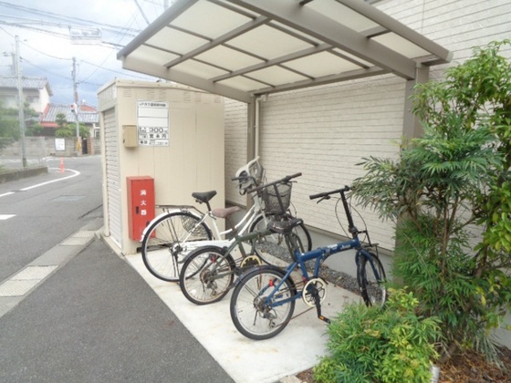 メゾネット八幡 B棟