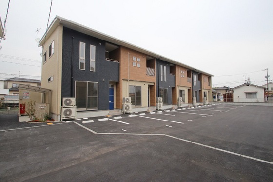 メゾネット八幡 B棟