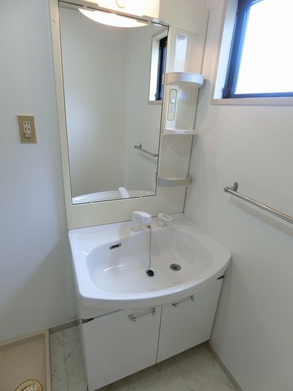 レヂデンス岡田 A