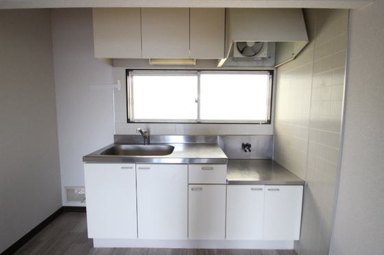 フレグランス串戸A