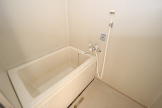 フレグランス串戸A