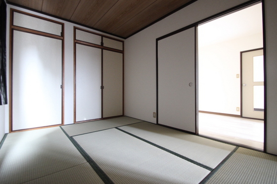 フレグランス串戸A