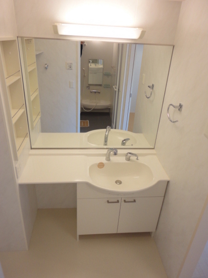 グランシャリオ B棟