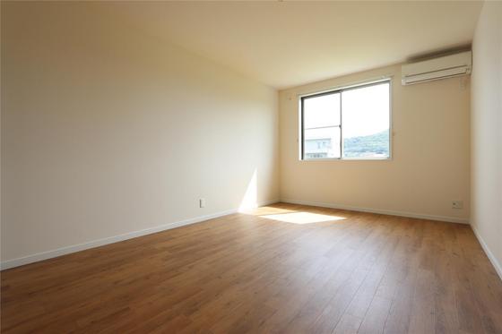 ラ・イース津高