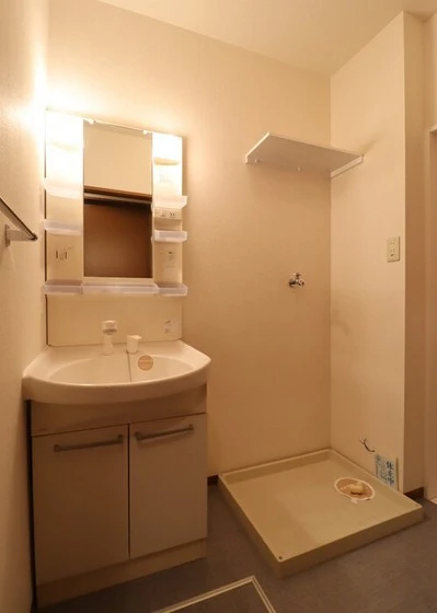 レフィナード A棟