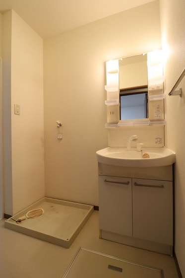 レフィナード A棟