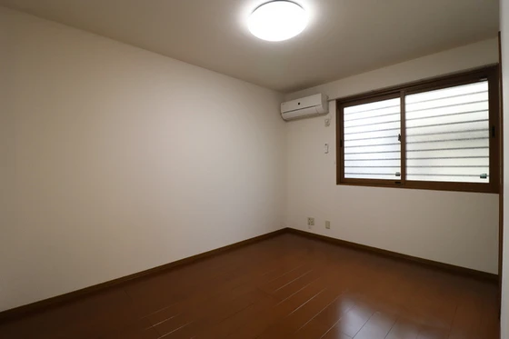 レフィナード A棟