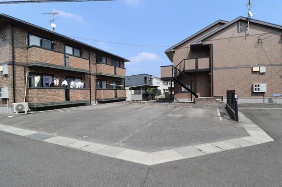 レフィナード A棟