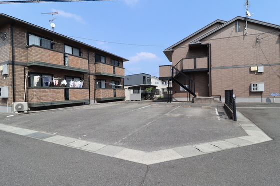 レフィナード A棟