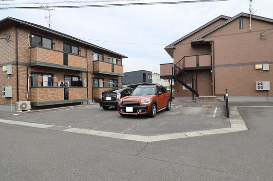 レフィナード A棟