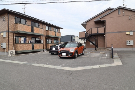 レフィナード A棟